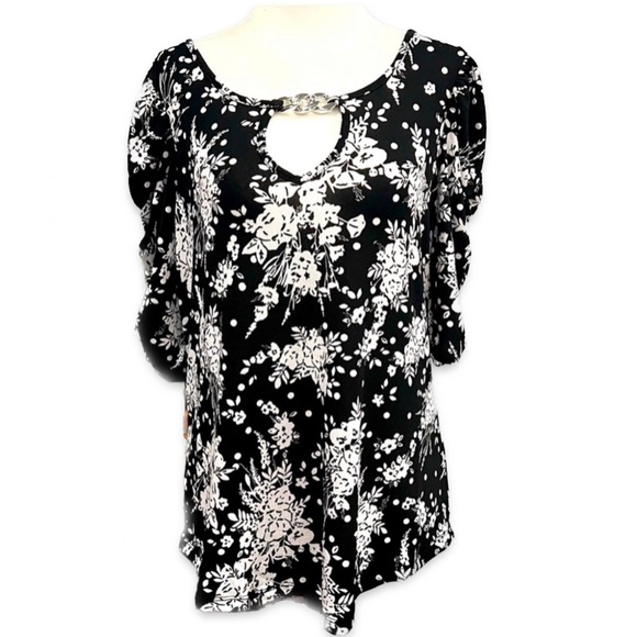 Adrienne Vittadini Medium Top - Picture 1 of 11